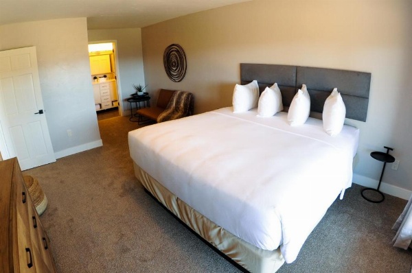 Royal Gorge Cabins image 28