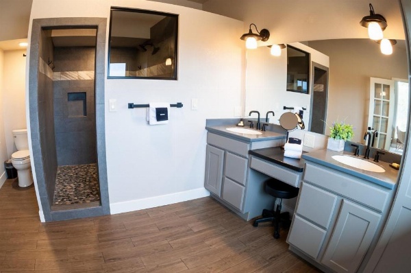 Royal Gorge Cabins image 9